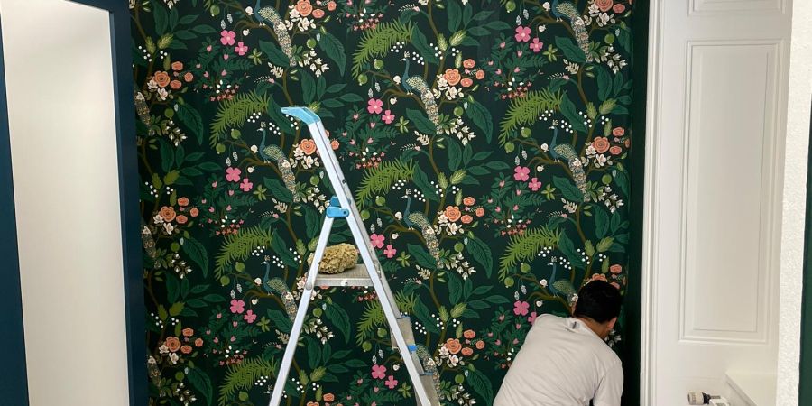 Tapete-Pfau-Blumen